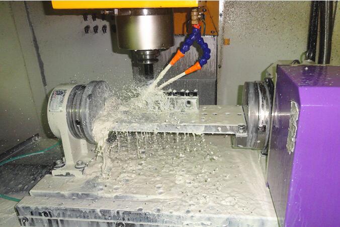 四轴 CNC 加工精度控制与误差补偿方法