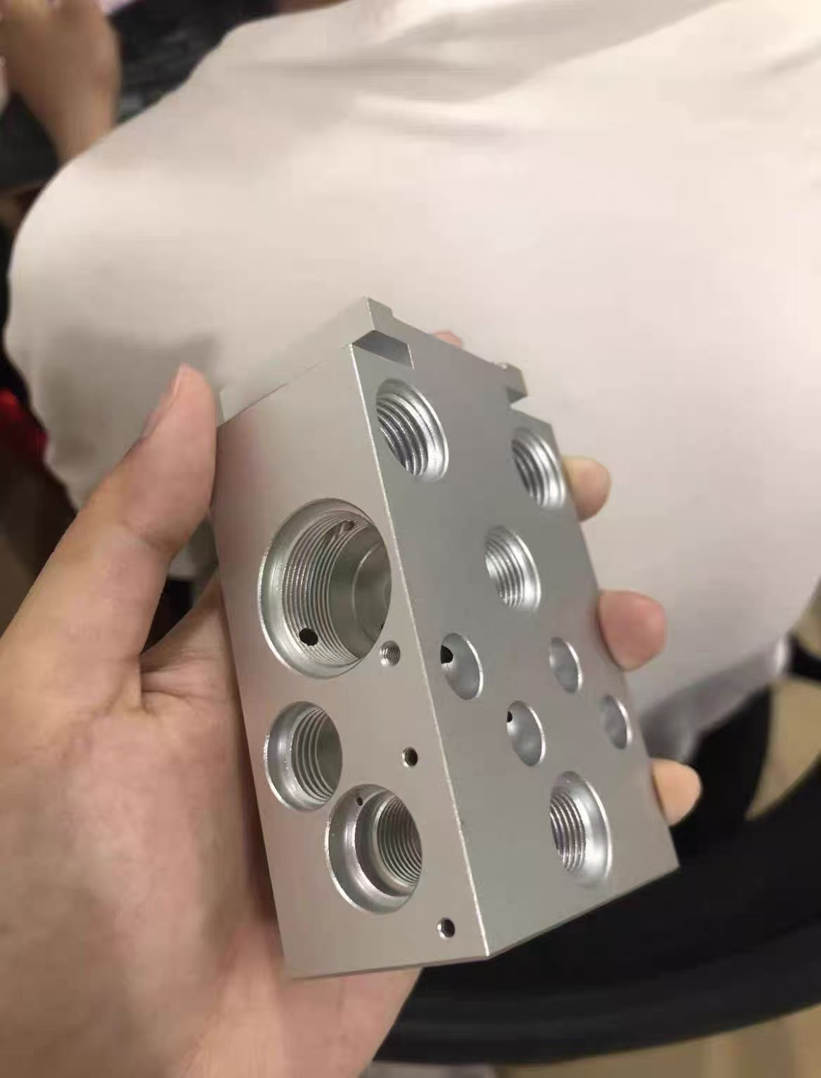 作为新能源行业的加工厂----莱图加更关注确定性、极限成本、以及协同研发力。